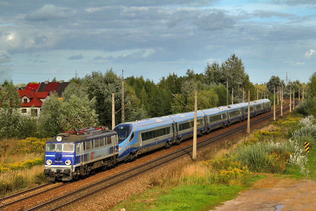 EU07-015 & Pendolino