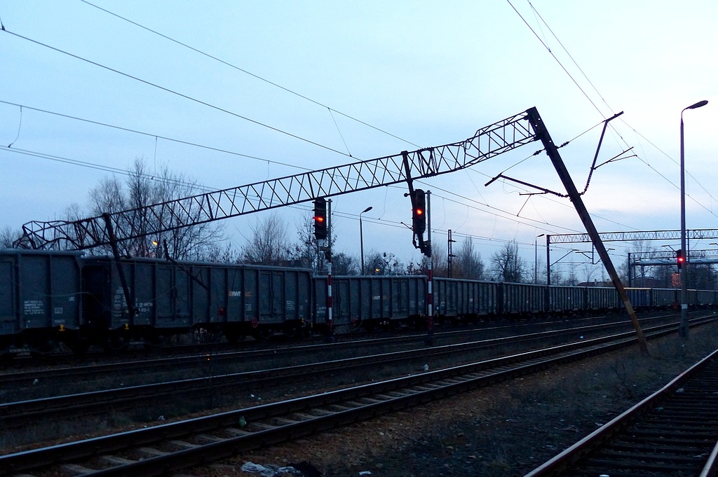 Wykolejenie na Sołtysowicach-zniszczona bramka