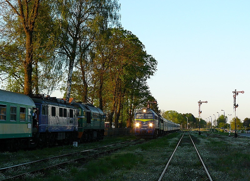 ST44-1103+ST44-1221