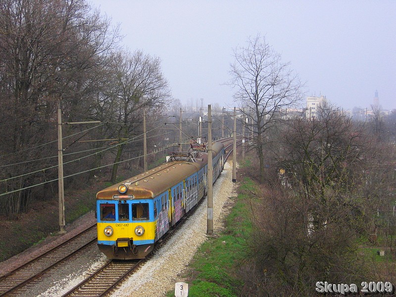 EN57-687