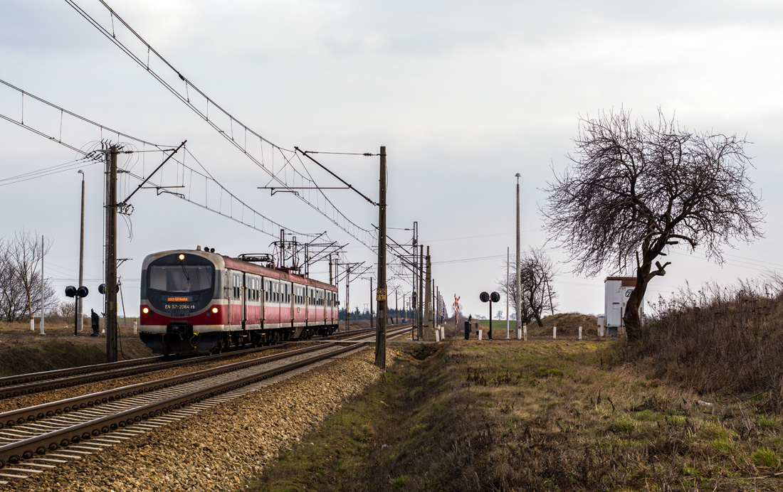 EN57-2064