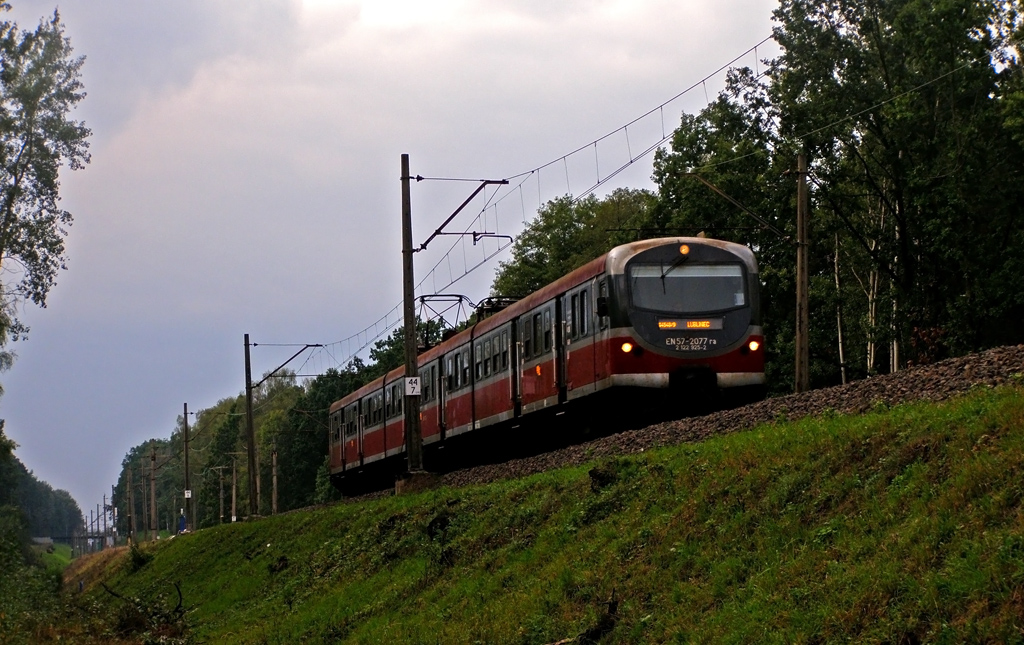EN57-2077