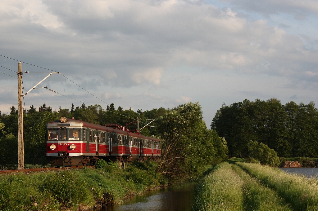 EN57-075