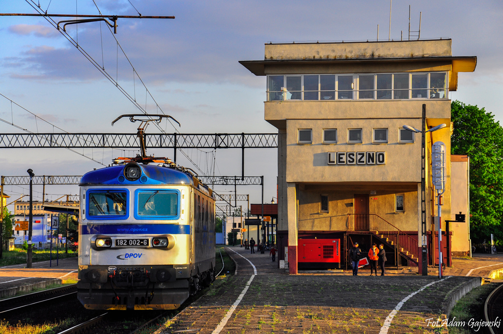 182 002-6